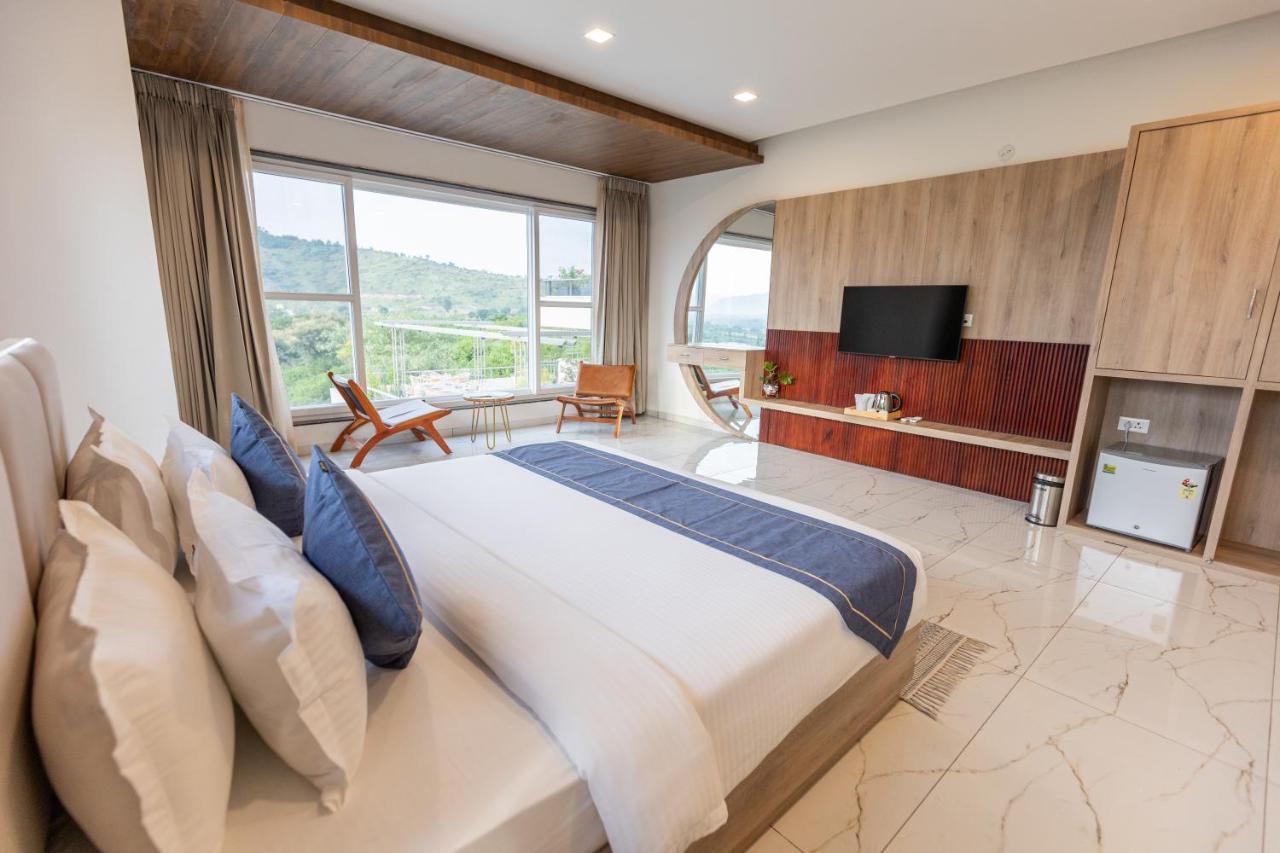 Suramya-A Luxury Boutique Hotel อุเดเปอร์ ภายนอก รูปภาพ