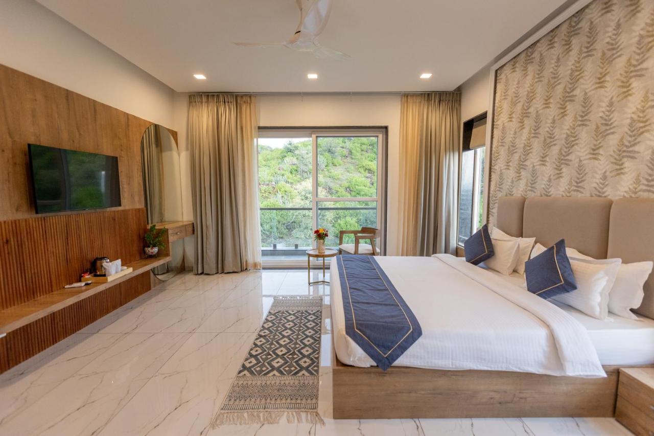 Suramya-A Luxury Boutique Hotel อุเดเปอร์ ภายนอก รูปภาพ