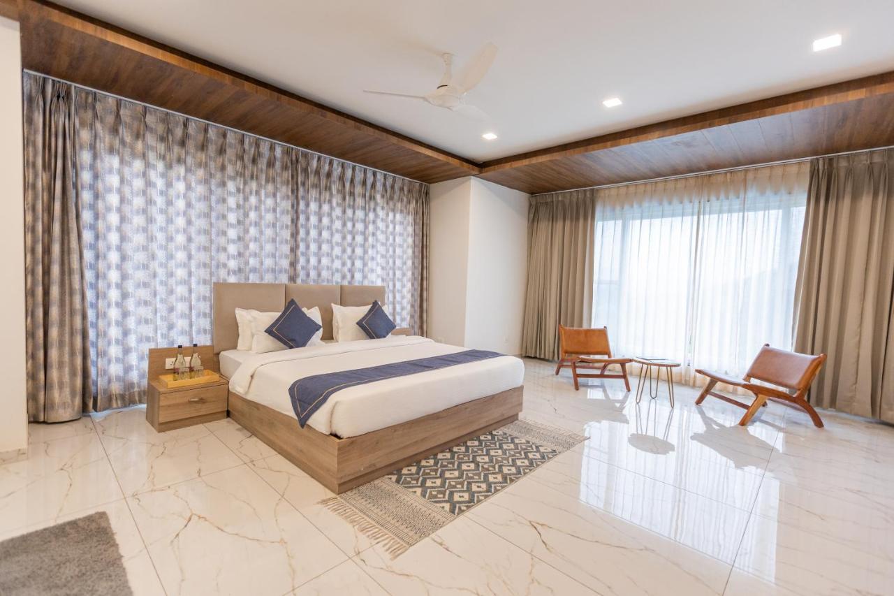 Suramya-A Luxury Boutique Hotel อุเดเปอร์ ภายนอก รูปภาพ