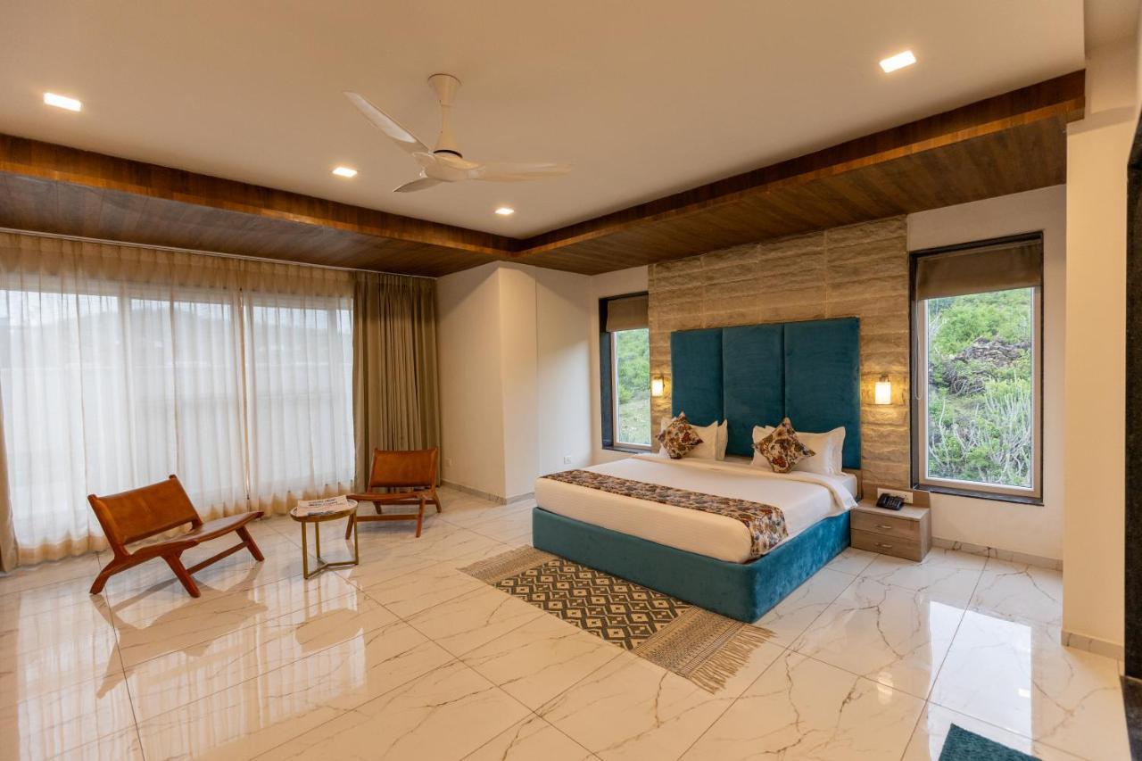 Suramya-A Luxury Boutique Hotel อุเดเปอร์ ภายนอก รูปภาพ