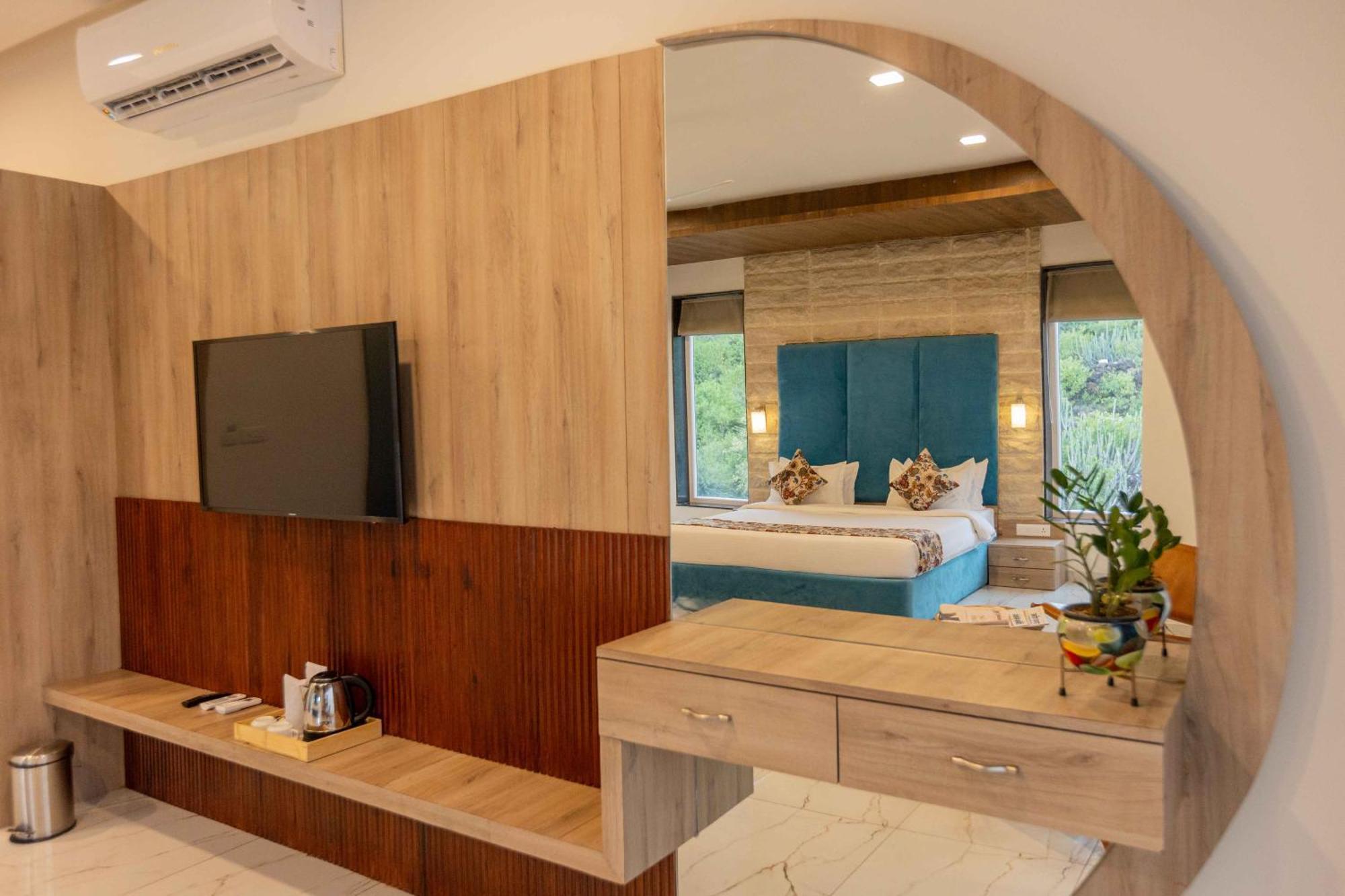 Suramya-A Luxury Boutique Hotel อุเดเปอร์ ภายนอก รูปภาพ