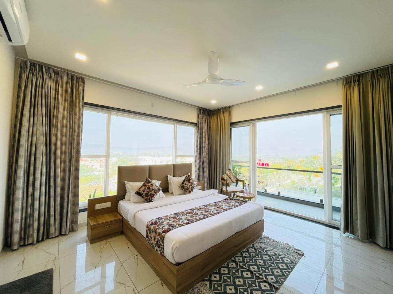 Suramya-A Luxury Boutique Hotel อุเดเปอร์ ภายนอก รูปภาพ