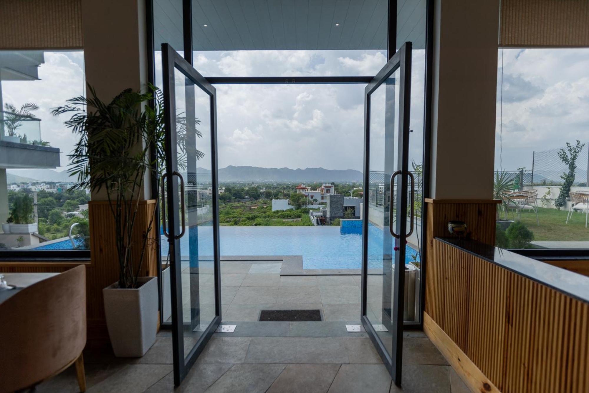 Suramya-A Luxury Boutique Hotel อุเดเปอร์ ภายนอก รูปภาพ